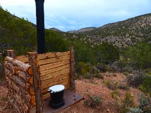 wgc-beefaloo-2014-day1-10  Scenic Toilet of Jumpup Cabin.jpg (401755 bytes)